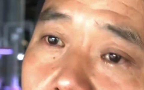 重庆江津水果摊贩老板微信误转3万货款后，被客户拉黑，急得落泪