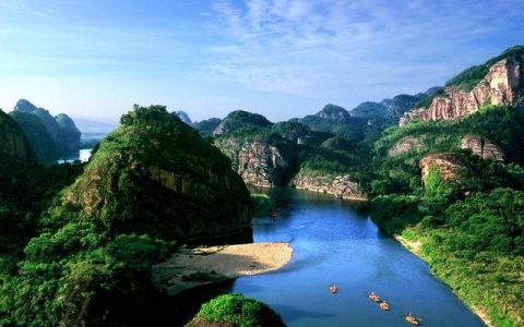 江西众多旅游景点中虎龙山 “前景可观”，是典型的丹霞地貌和自然文化遗产地