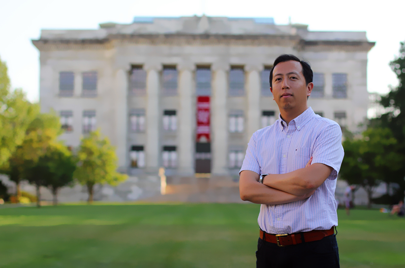 佛山华厦眼科医院张弛博士：让国际友人安心摘镜的“光明使者”